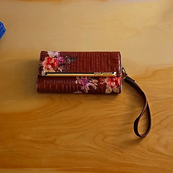 Steve Madden Handbags - Steve Madden Brown Leather Floral Clutch Wallet